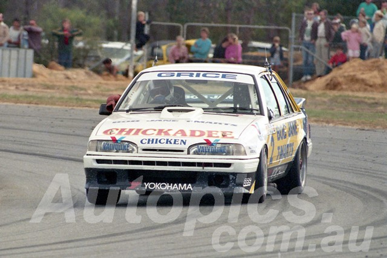 87110 - Larry Perkins Commodore - Wanneroo April 1987 - Photographer Tony Burton