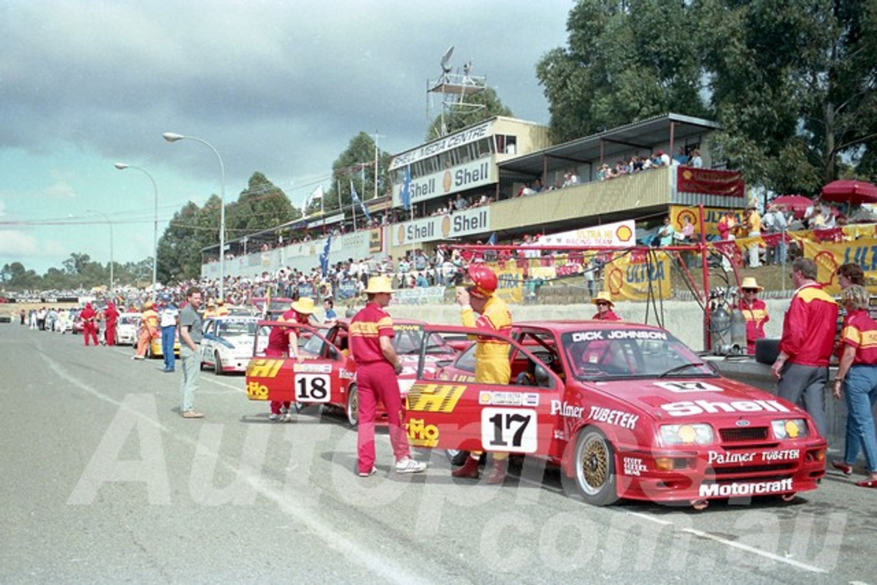 88130 - Dick Johnson, sierra RS500 - Wanneroo May 1988 - Photographer Tony Burton