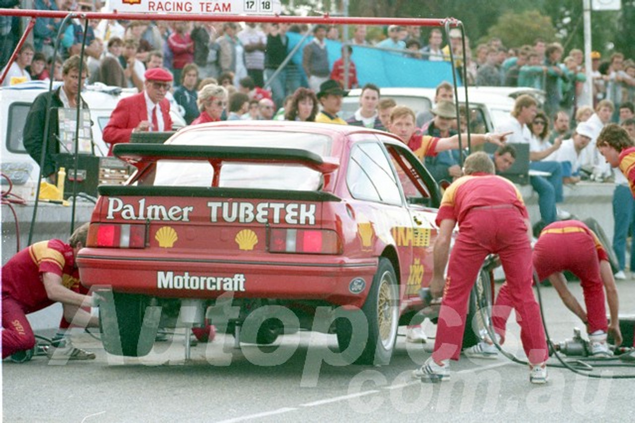 88131 - Dick Johnson, sierra RS500 - Wanneroo May 1988 - Photographer Tony Burton