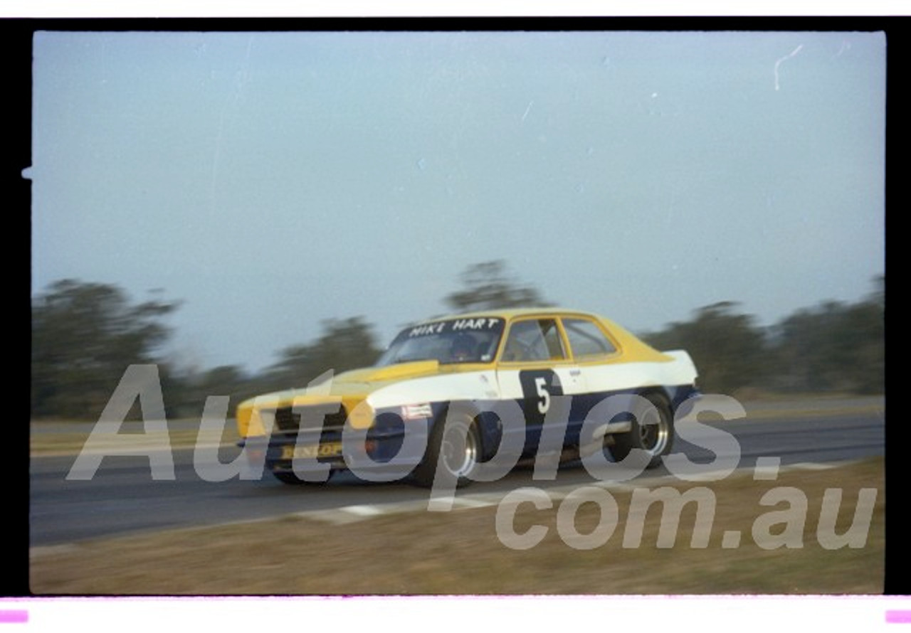 81-OPC3581-027   Mike Hart Torana