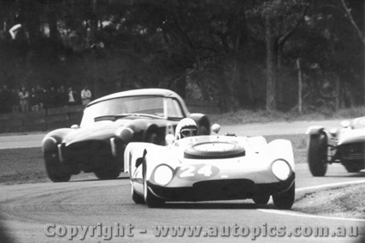 67461 - T. Proctor Proctor Climax  /  R. Thorp  AC Cobra  - Warwick Farm -  14/5/1967