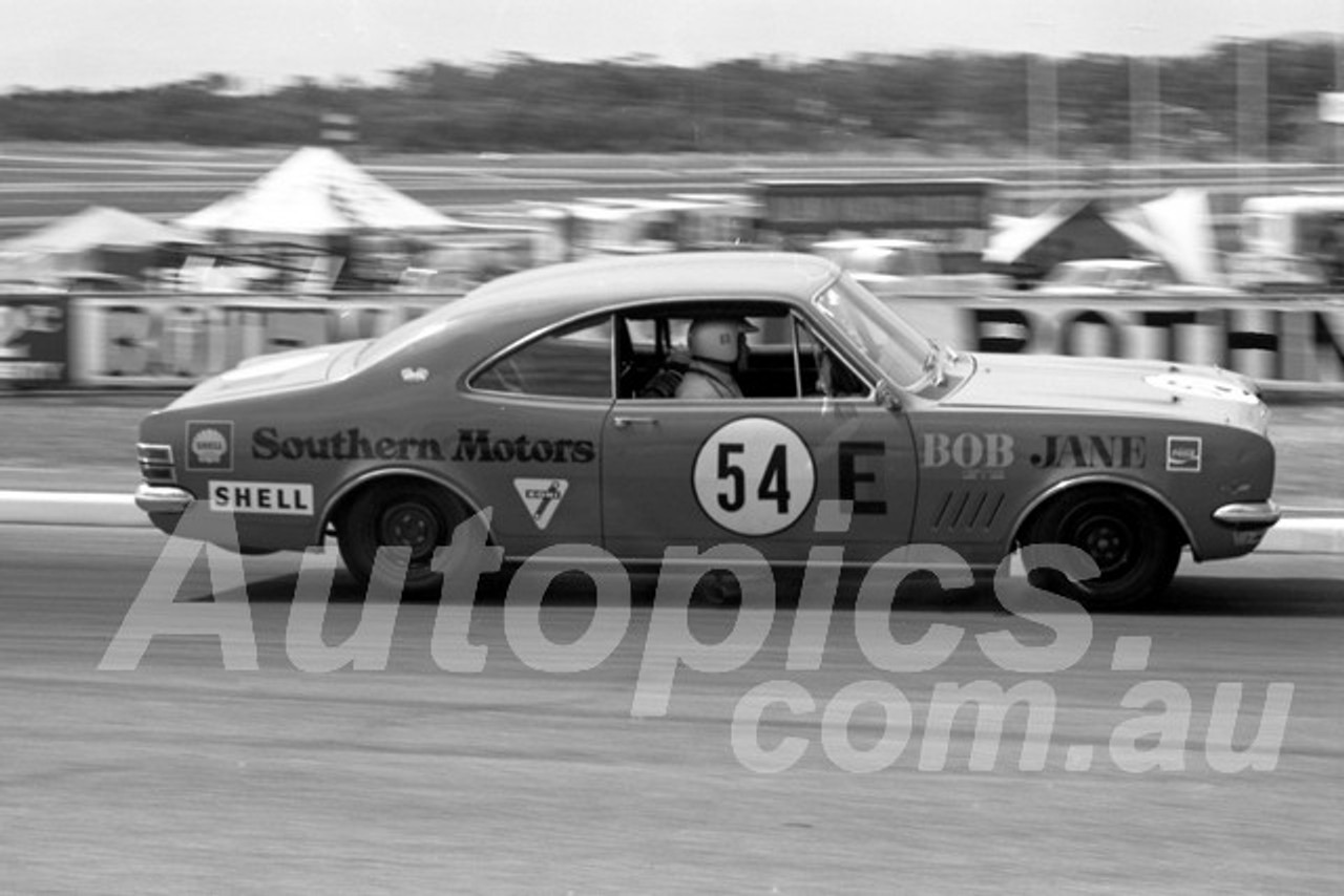 71575 - Bob Jane, Monaro GTS 350 - Sandown 21st February 1971 - Photographer Peter D'Abbs