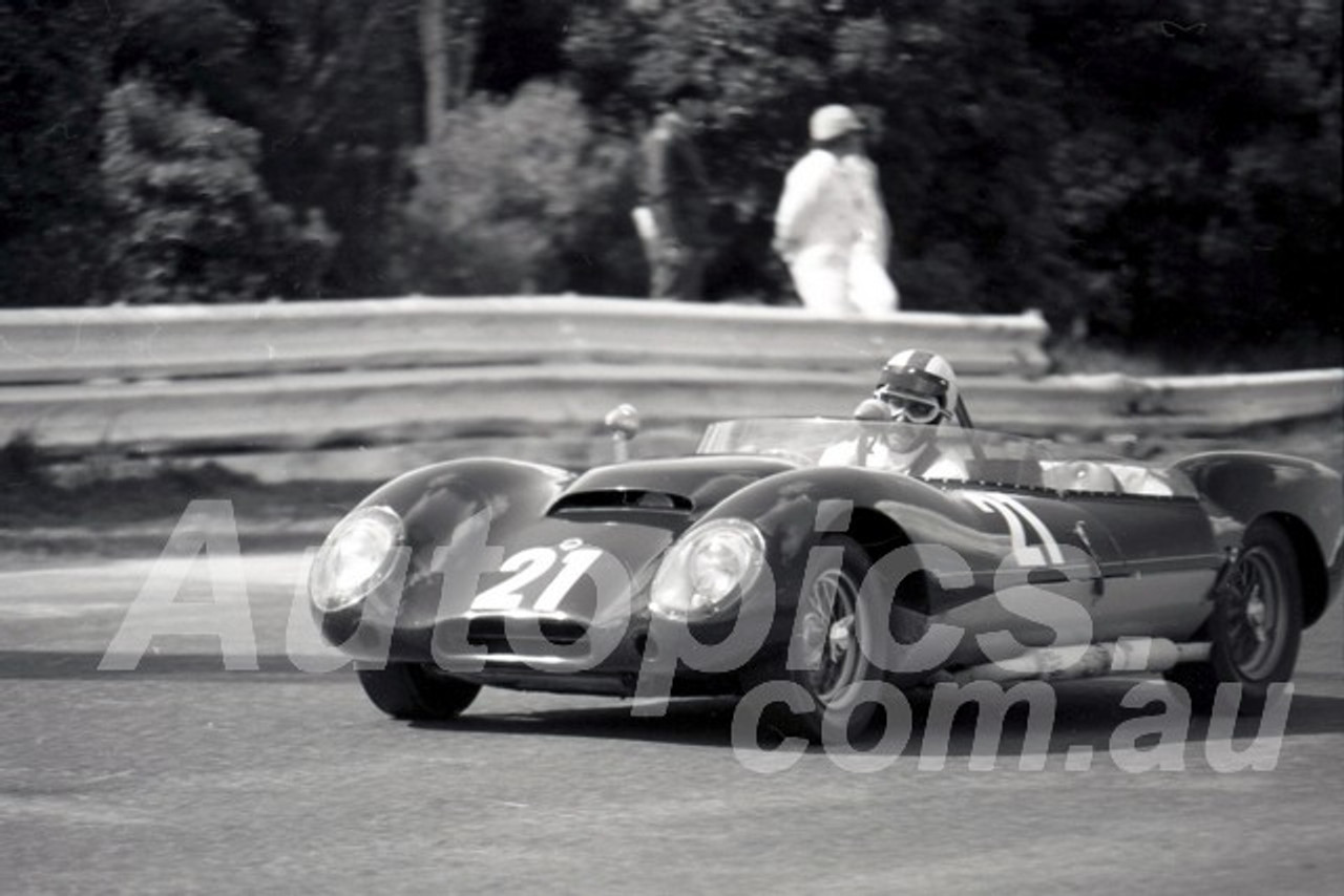 77160 - Alan Bail, Lotus 11  - Sandown - 11th September 1977 - Photographer Peter D'Abbs