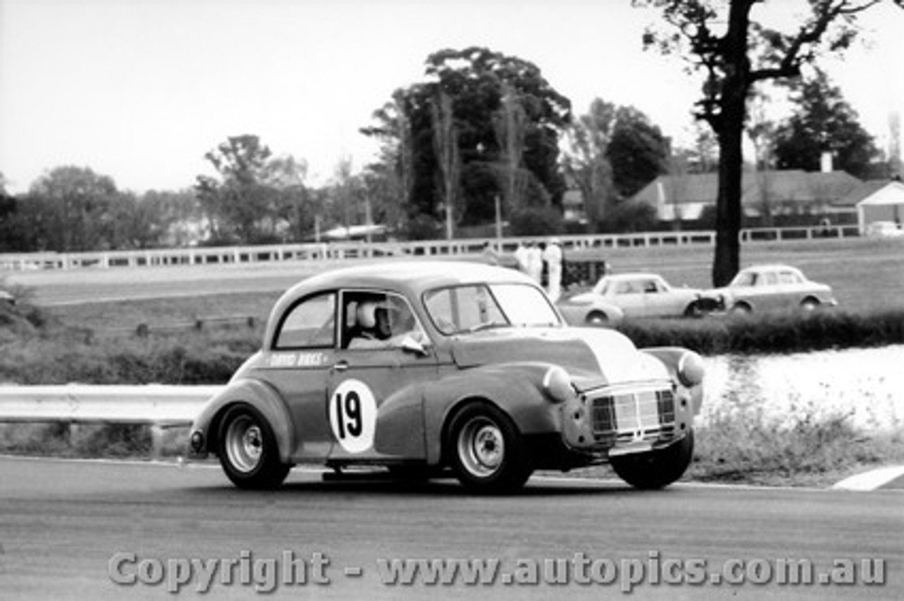 69053 - David Birks - Morris Minor Peugout - Warwick Farm 1969