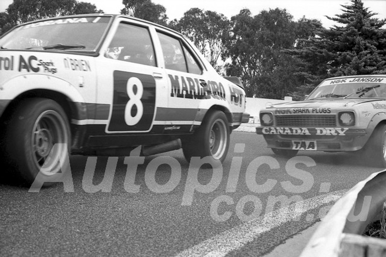 77186 - Charlie O'Brien & Peter Janson, Torana L34 - Sandown - 17th April 1977 - Photographer Peter D'Abbs