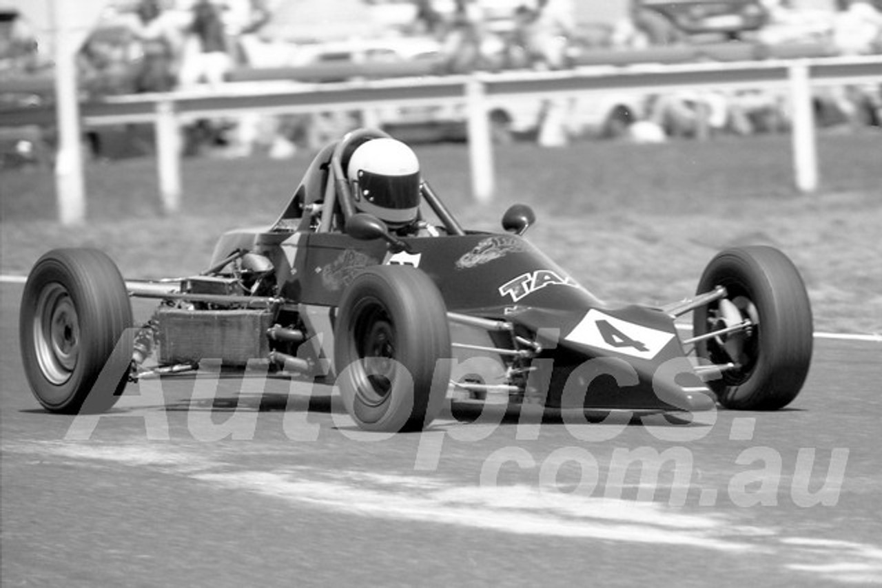 77212 - Richard Davison, Hawke Formula Ford - Sandown - 20th February 1977 - Photographer Peter D'Abbs