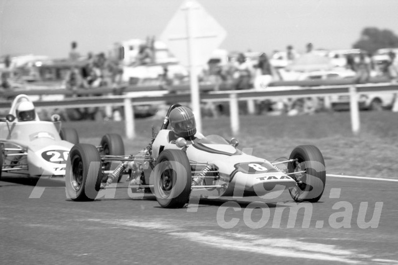 77219 -  Doug Fernie, Wren & Ron Barnacle, Elfin 620B Formula Ford - Sandown - 20th February 1977 - Photographer Peter D'Abbs