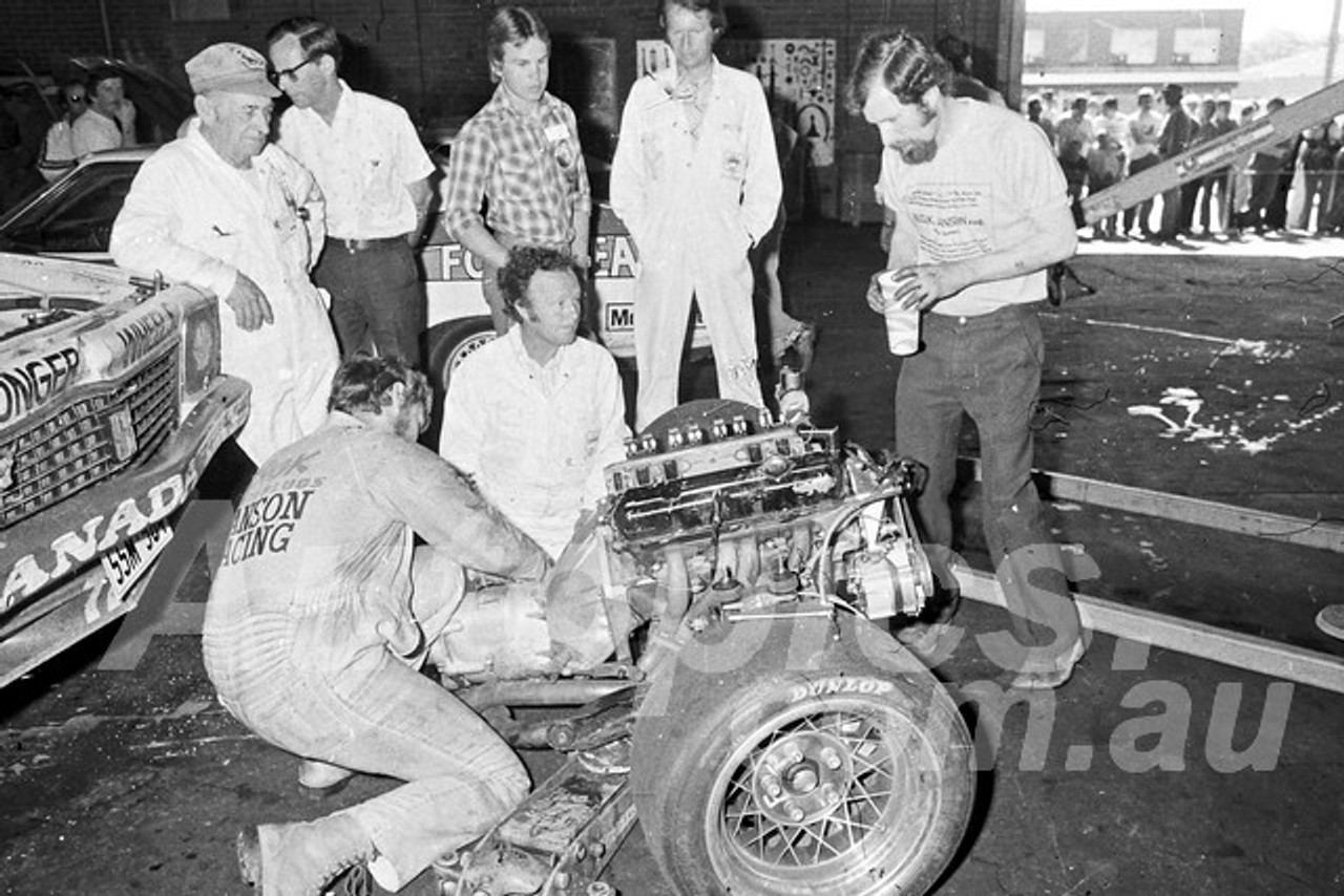 77862 - Peter Janson & Larry Perkins, Holden ToranaA9X - Bathurst 1977 -  Photographer  Lance J Ruting