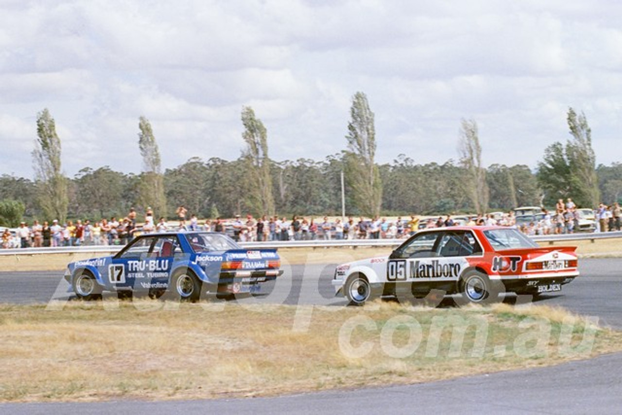 82146 - Dick Johnson, Falcon XD & Peter Brock, Commodore VH - Symmons Plains 7th March 1982  - Photographer  Keith Midgley