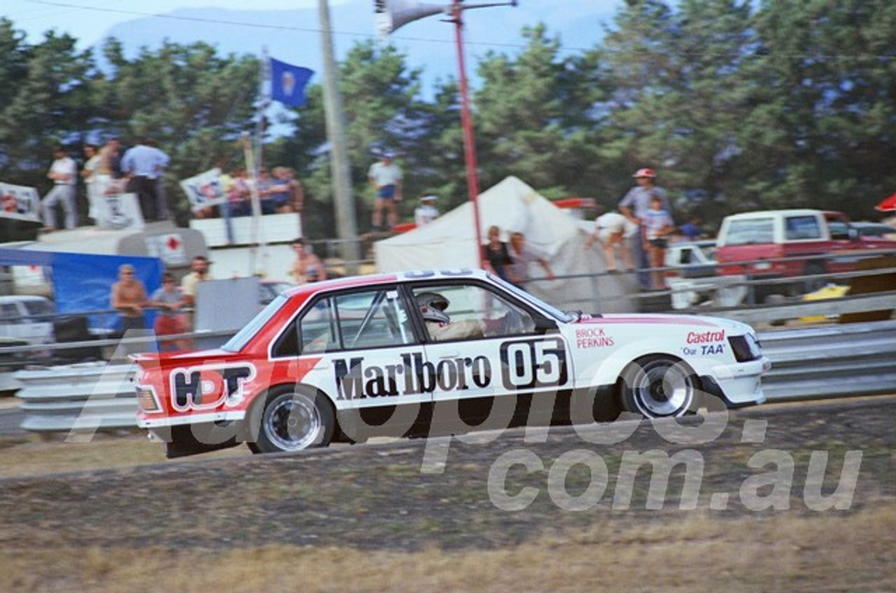 83125 -  Peter Brock, Commodore VH - Symmons Plains 13th March 1983 - Photographer Keith Midgley