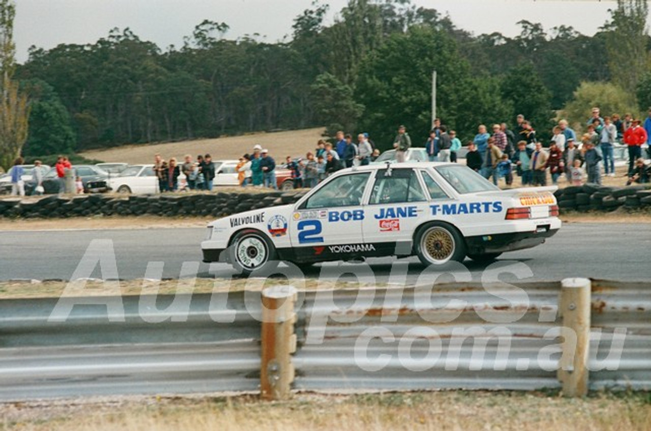 87127 - Allan Grice, VK Commodore -  Symmons Plains, 8th March 1987 - Photographer Keith Midgley
