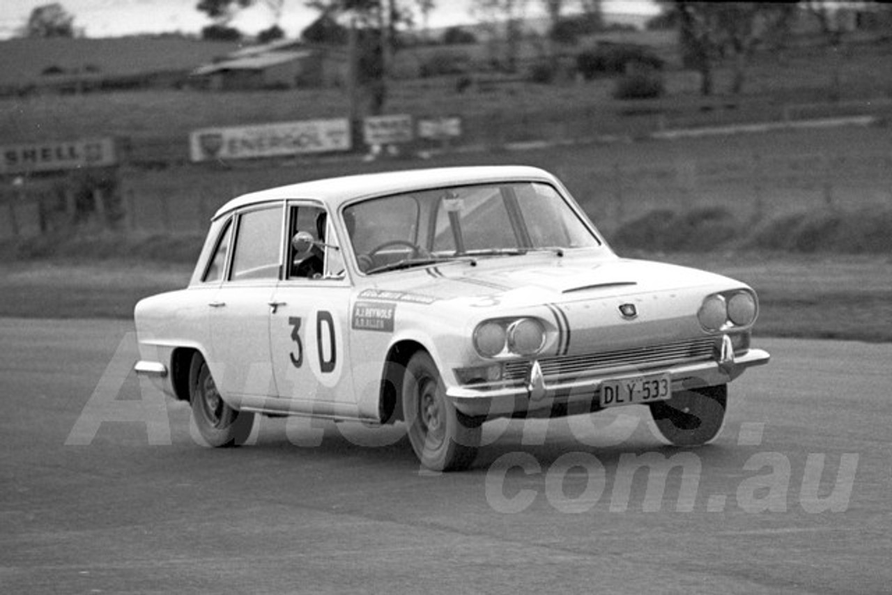 64157 - Tony Renolds & Tony Allen, Armstrong 500, Bathurst 1964, Triumph 2000 - Photographer Lance J Ruting