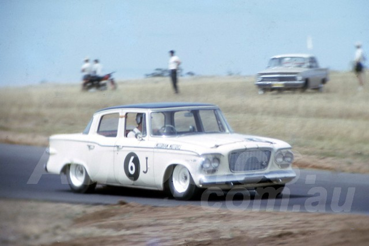 64158 - Warren Weldon Studebaker Lark - Oran Park 1964 - Photographer Lance J Ruting