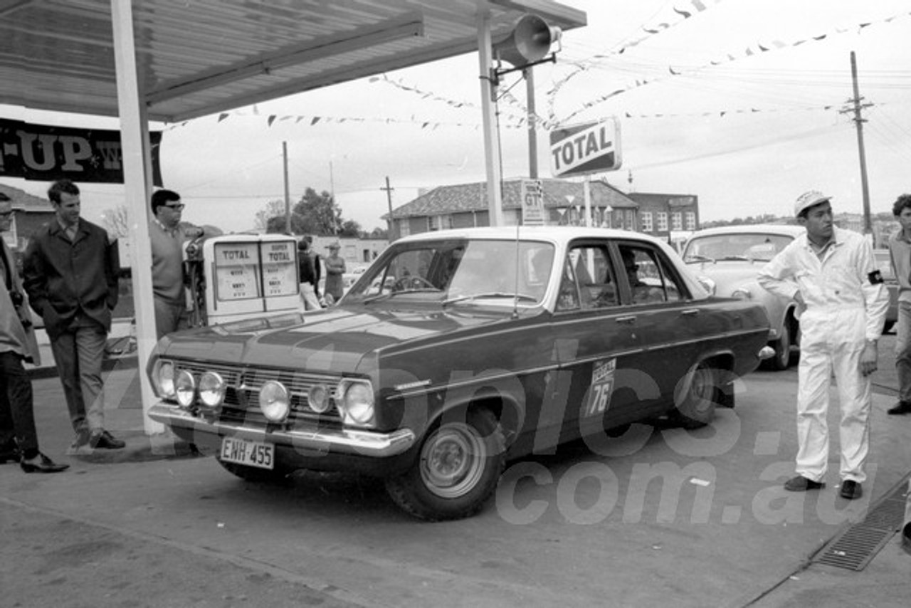 67331 - Kevin Bartlett, Max Stahl & K. Hutchison - Holden 186S - Total Rally 1967 - Photographer Lance J Ruting