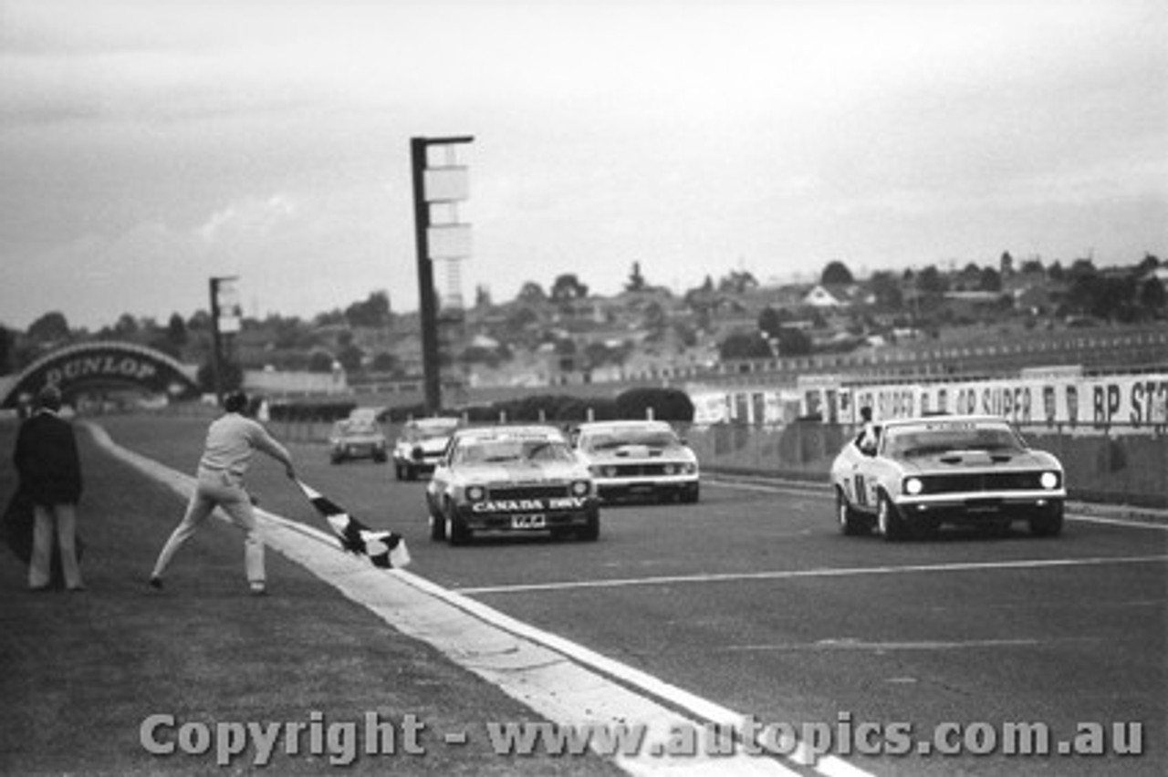 77035 - Moffat 1st Bond 2nd -  Ford Falcon XC - Sandown 17/4/77