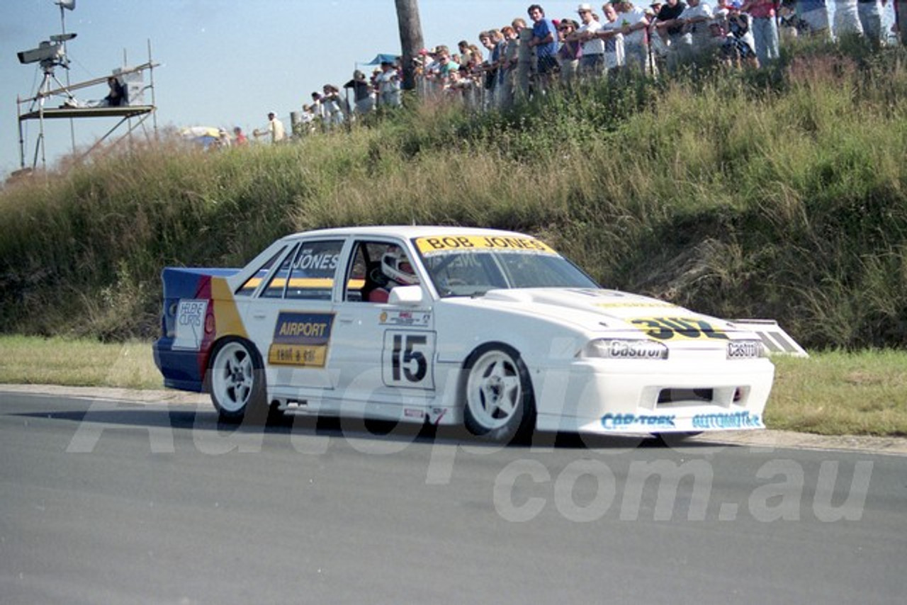 92106 - Bob Jones, Commodore VN - Lakeside 3rd May 1992 - Photographer Marshall Cass