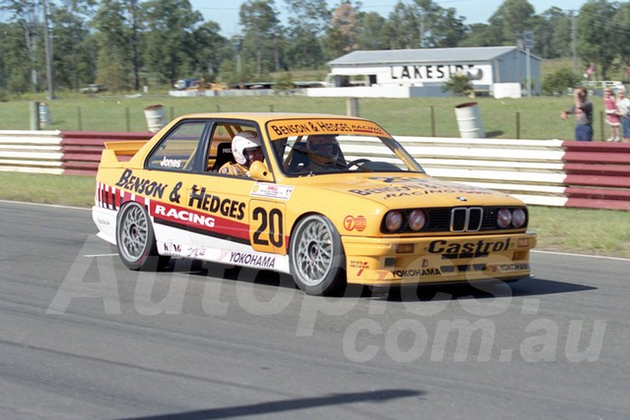 92120 - Alan Jones & Passenger, BMW M3 - Lakeside 3rd May 1992 - Photographer Marshall Cass