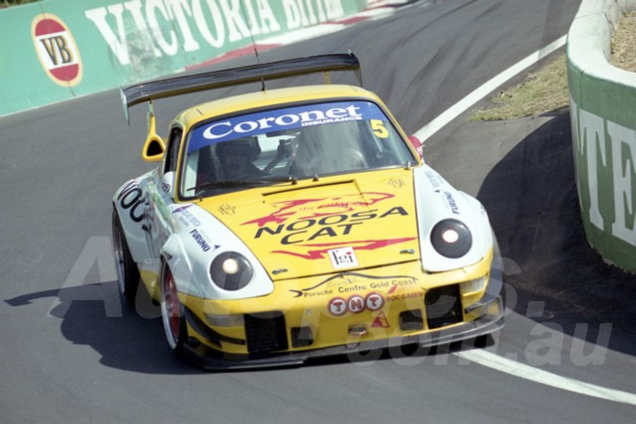202803 - Wayne Hennig - Porsche GT2 - Bathurst 13th October 2002 - Photographer Marshall Cass