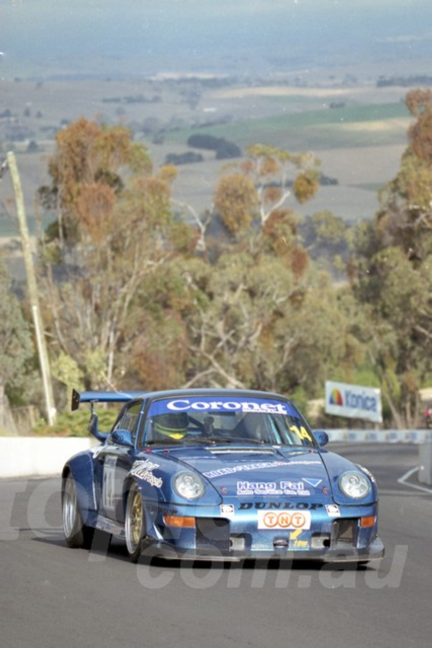 202812 - Nick Thomas - Porsche 911 RSR - Bathurst 13th October 2002 - Photographer Marshall Cass