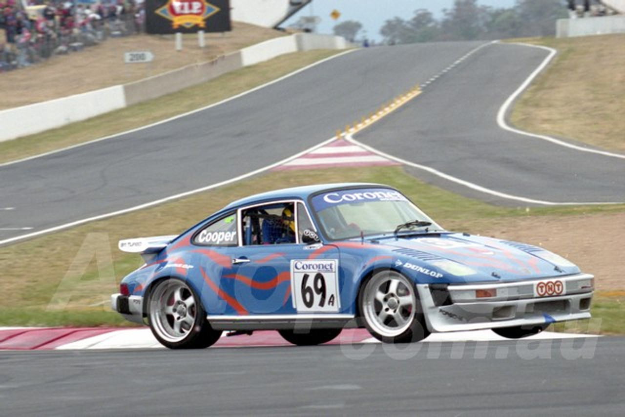 202856 -  Steve Cooper - Porsche 930S - Bathurst 13th October 2002 - Photographer Marshall Cass