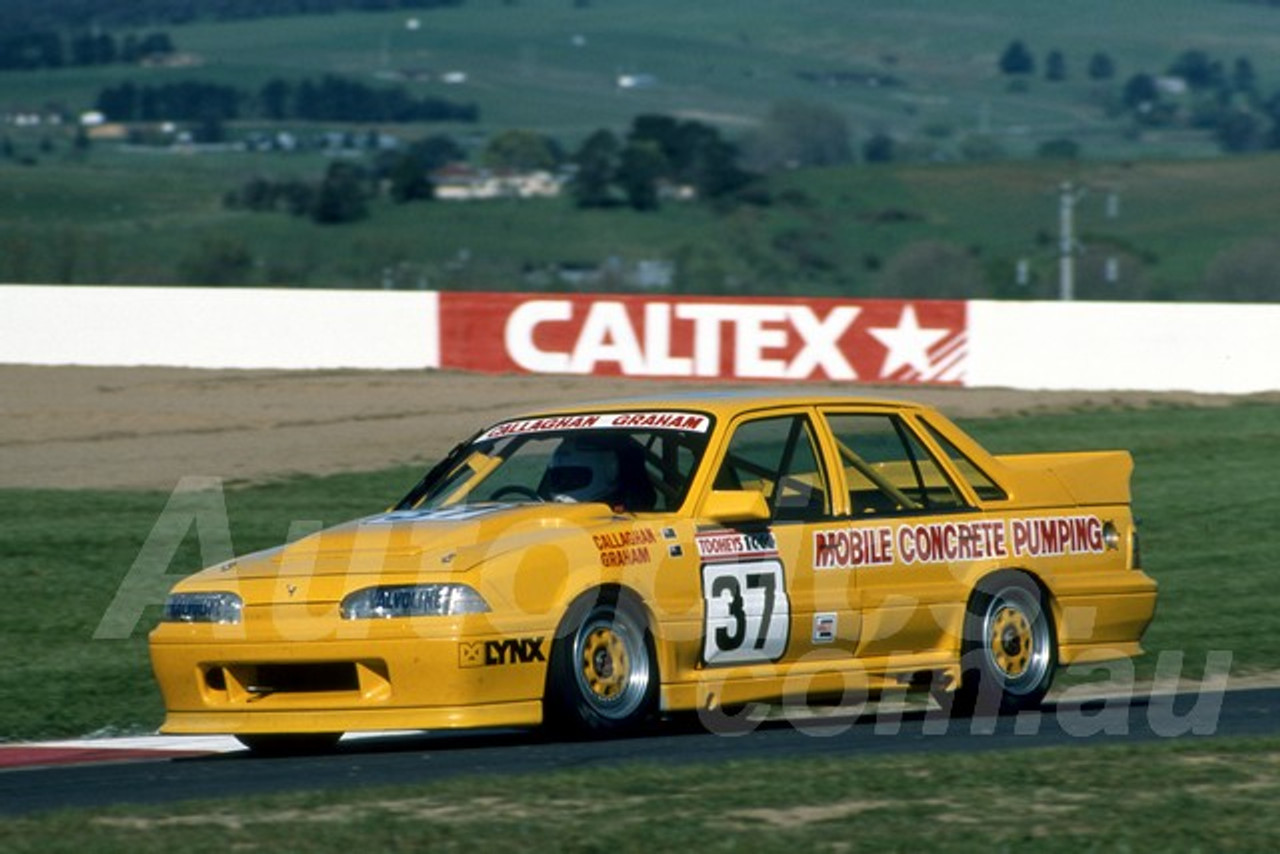 88834 - BRIAN CALLAGHAN / BARRY GRAHAM, Commodore VL - Bathurst 1000, 1988 - Photographer Lance J Ruting