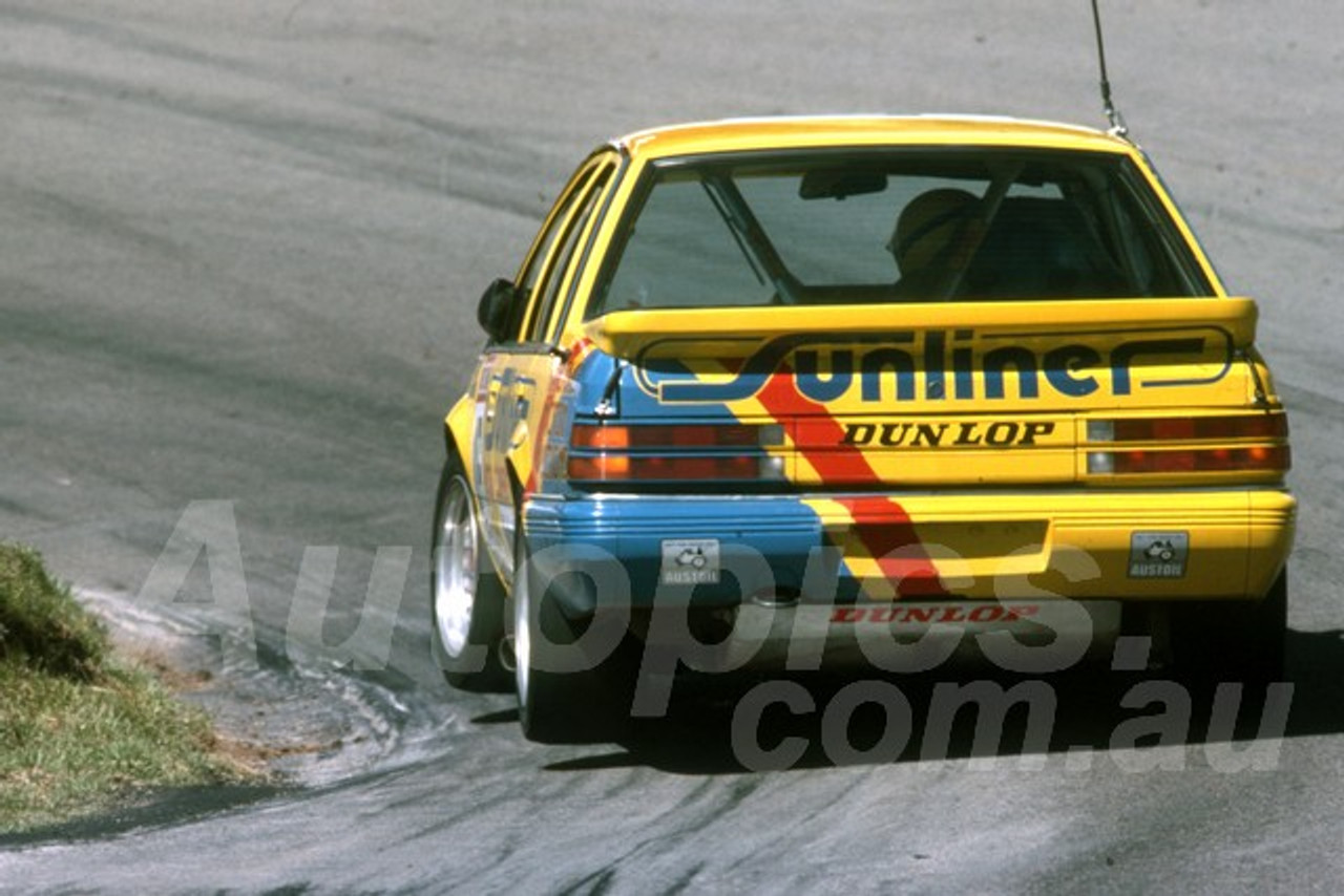 88846 - TONY HUNTER / STEVE HARRINGTON, Commodore VK - Bathurst 1000, 1988 - Photographer Lance J Ruting