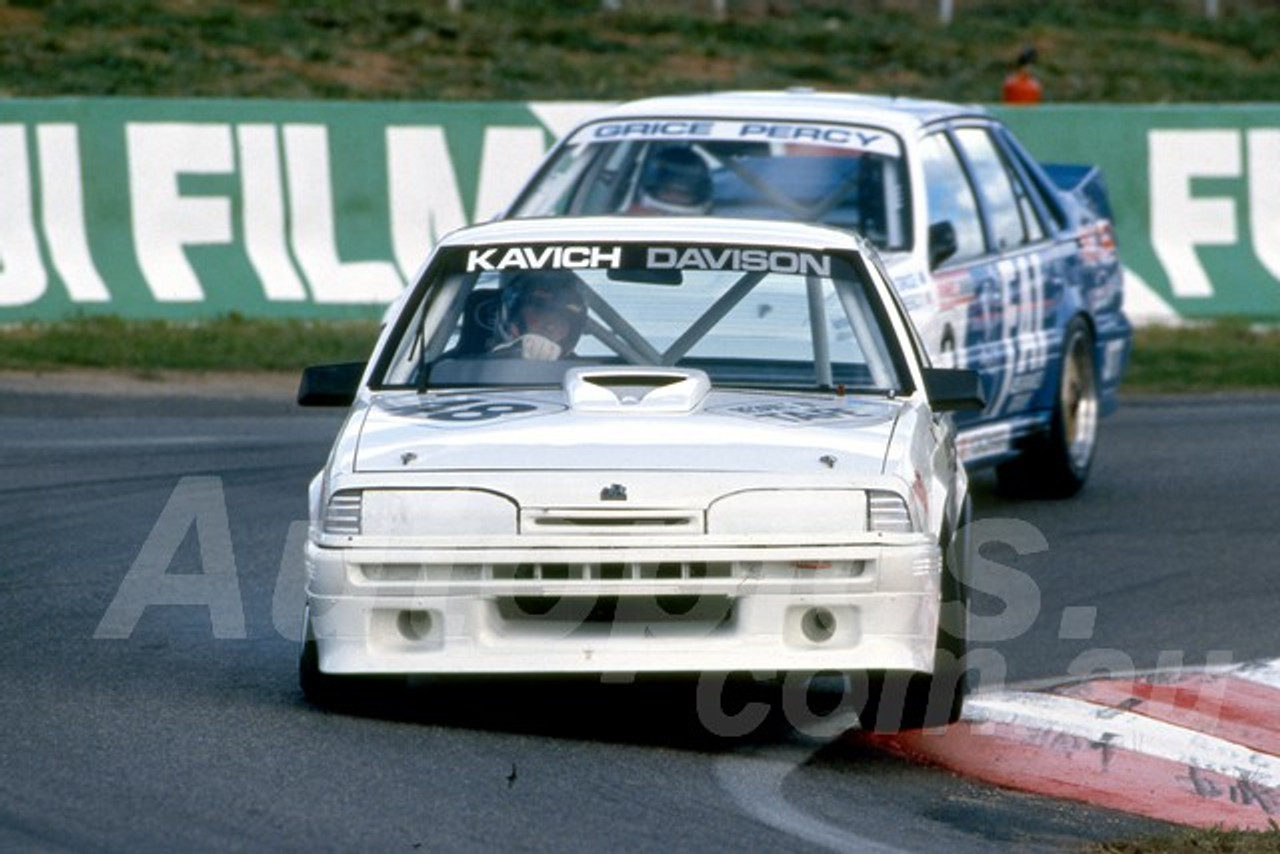 88853 - TOM KAVICH / KEN DAVISON, Commodore VL - Bathurst 1000, 1988 - Photographer Lance J Ruting