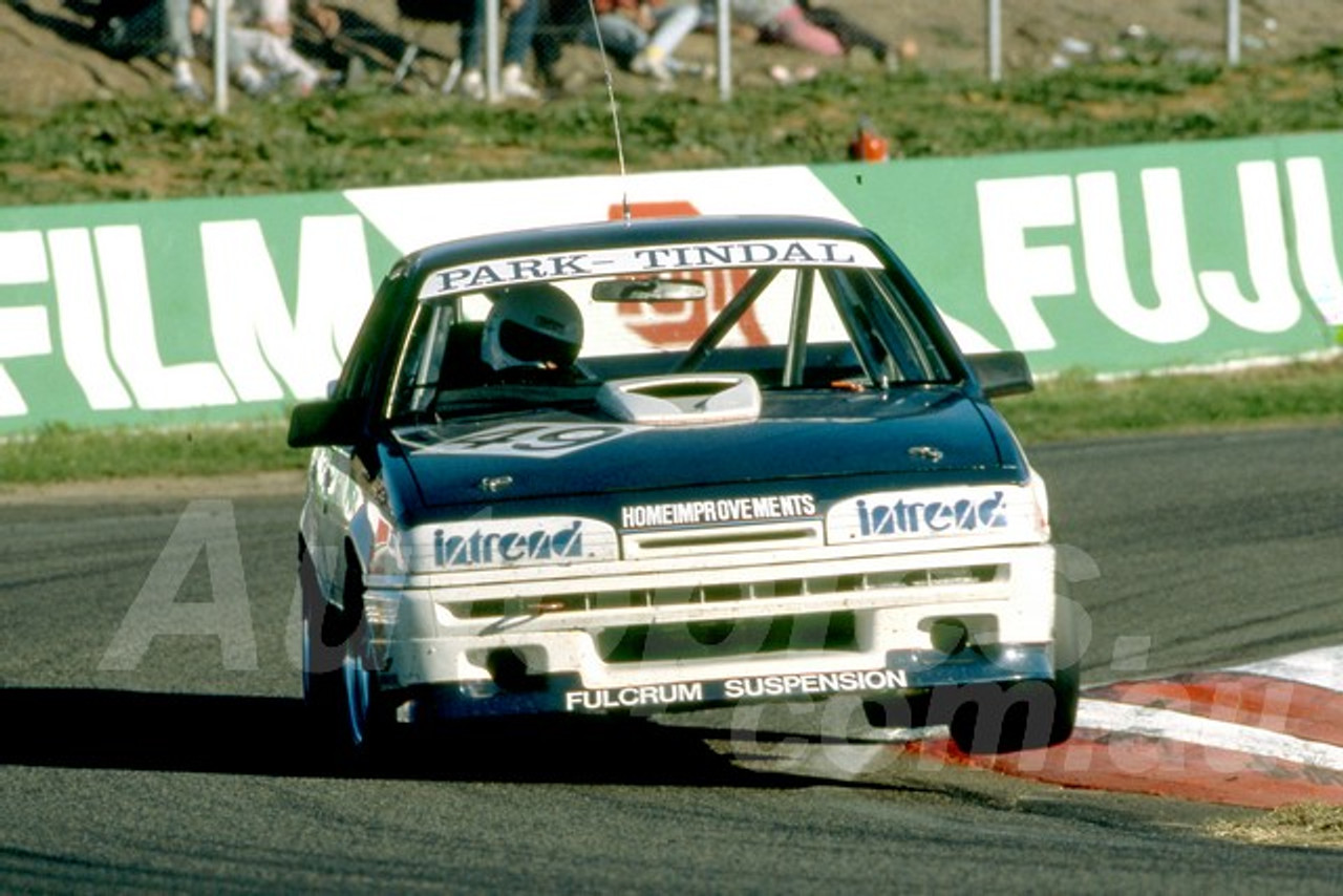 88856 - WAYNE PARK / BOB TINDAL, Commodore VL - Bathurst 1000, 1988 - Photographer Lance J Ruting