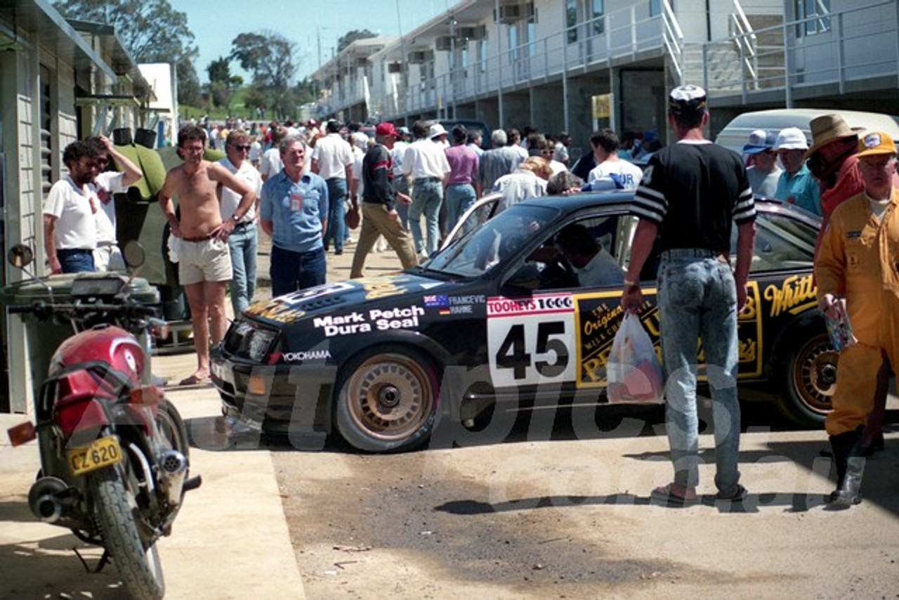 88880 - ARMIN HAHNE / ROBBIE FRANCEVIC, Ford Sierra - Bathurst 1000, 1988 - Photographer Lance J Ruting