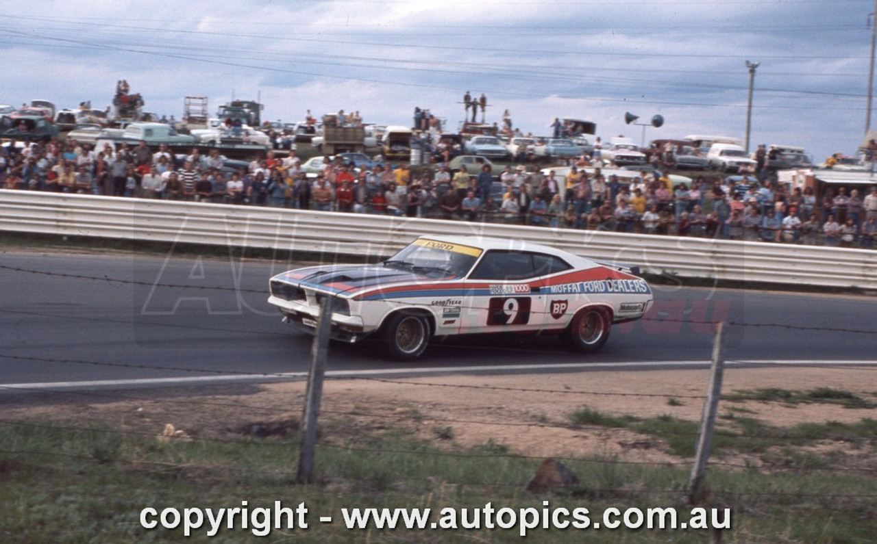 76830  - Allan Moffat & Vern Schuppan, Hardie Ferodo 1000, Bathurst, 1976, Ford Falcon XB GT - Photographer Ian Reynolds