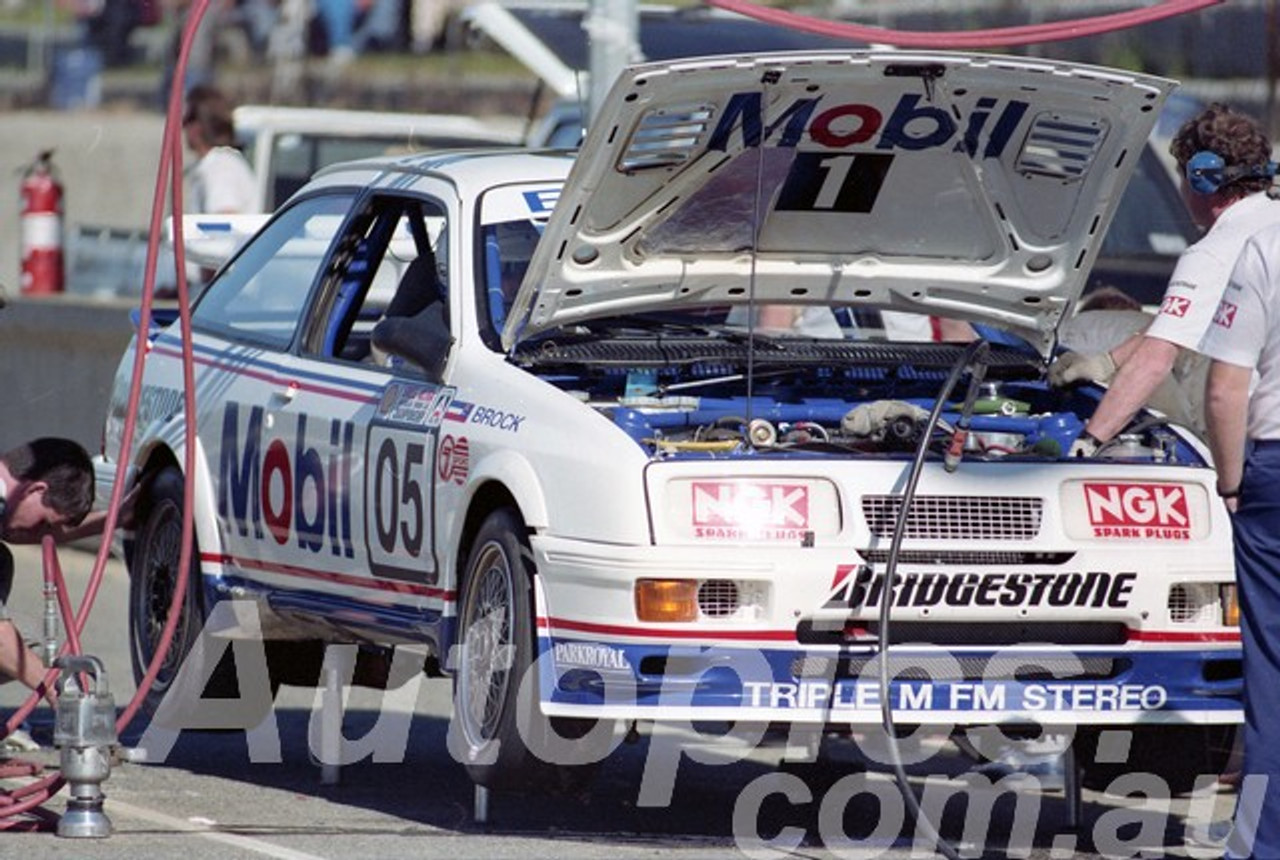 90056 - Peter Brock, Sierra RS500 - Wanneroo  24th June 1990 - Photographer Tony Burton