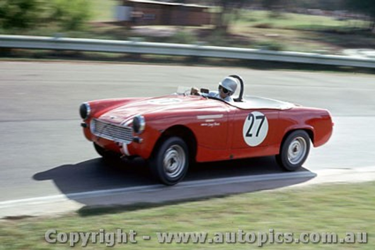 65447 - Doug Chivas Austin Healey Sprite  -  Warwick Farm May 1965 - Photographer Richard Austin