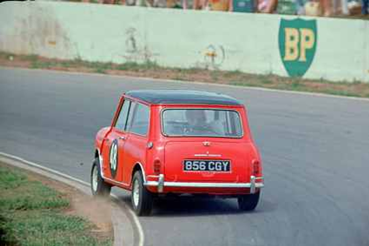 67051 - David Haldane Morris Cooper S - Oran Park  1967 - Photographer Richard Austin