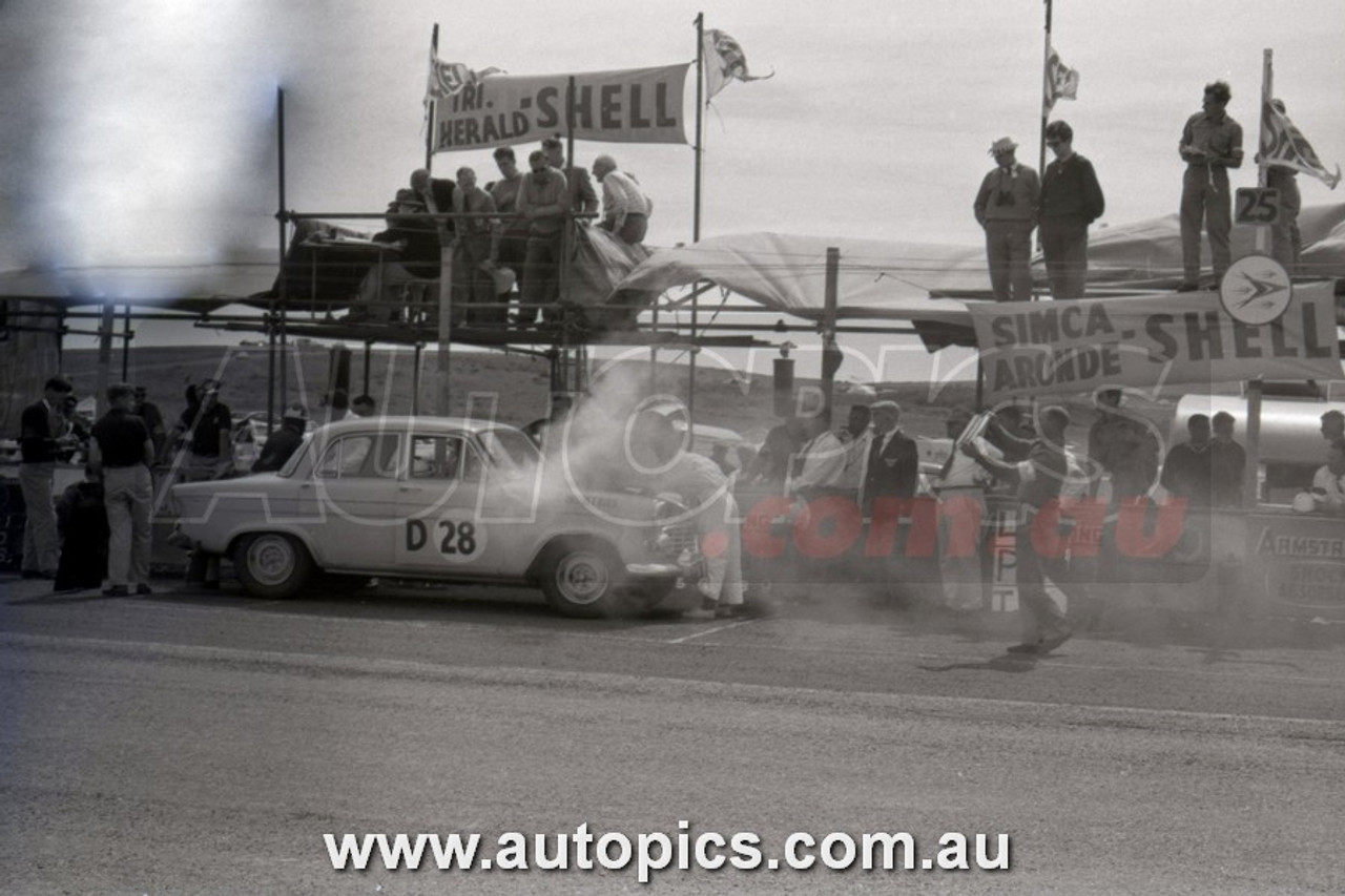 60PI11UK7043 -  John French & Norm Beechey & Jim McKeown - Armstrong 500, Phillip Island, 1960, Standard Vanguard