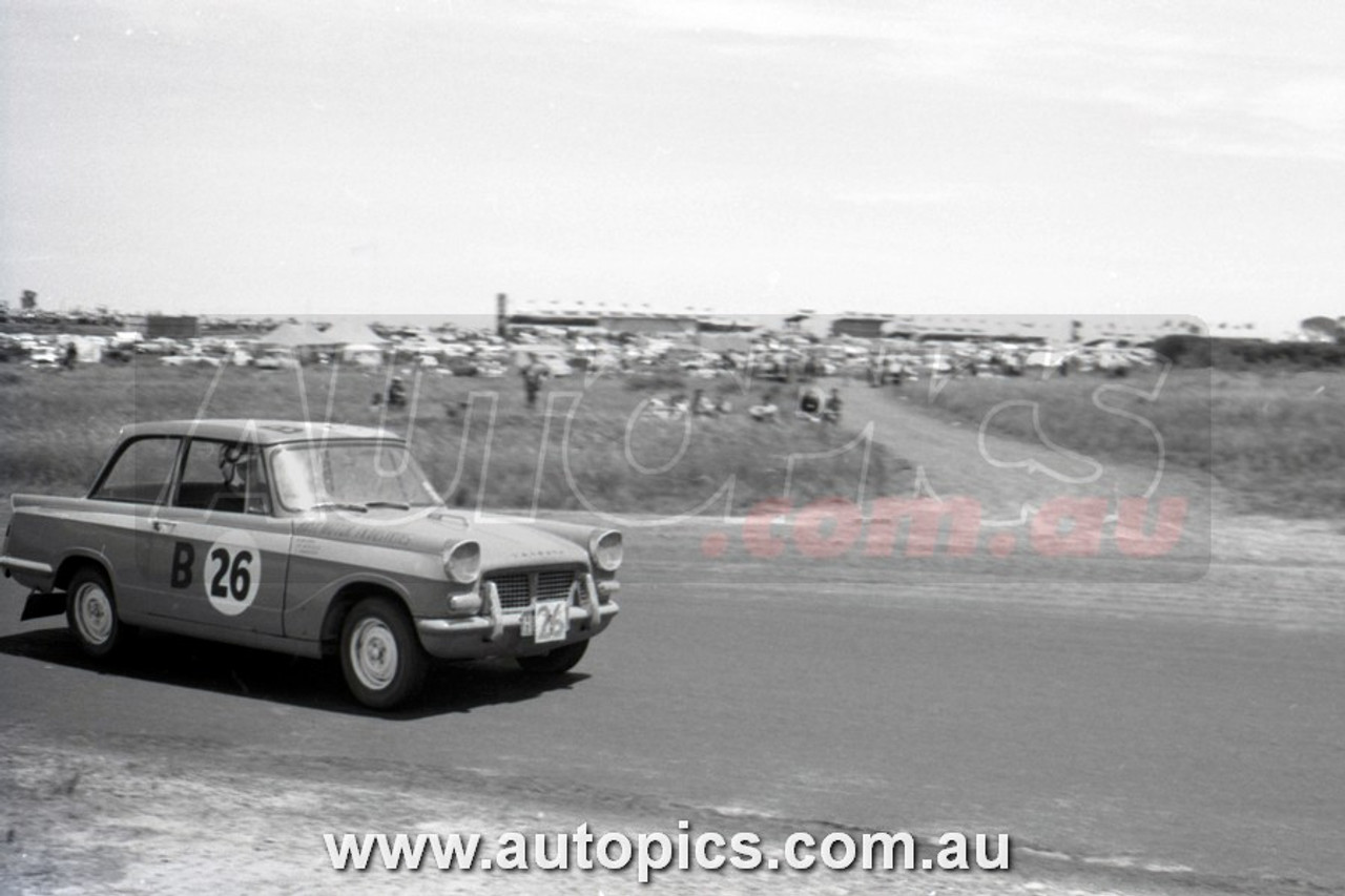 60PI11UK7181 - Graham Hoinville & Austin Miller & Don Swanton  - Armstrong 500, Phillip Island, 1960, Triumph Herald