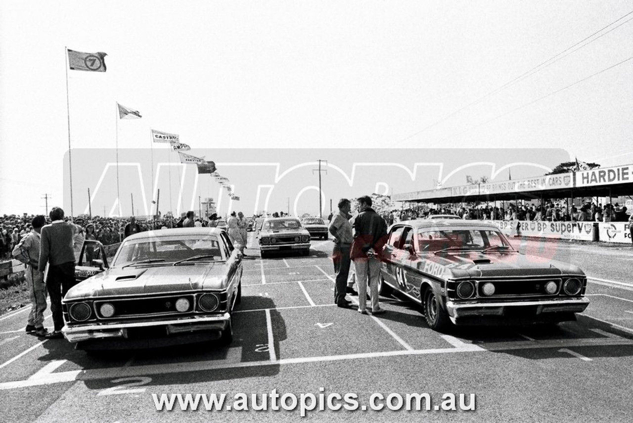 70BA10LR7012  -  Allan Moffat,   Hardie Ferodo 500, Bathurst, 1970, Falcon XW GT-HO Phase 2 - Photographer Lance Rutting
