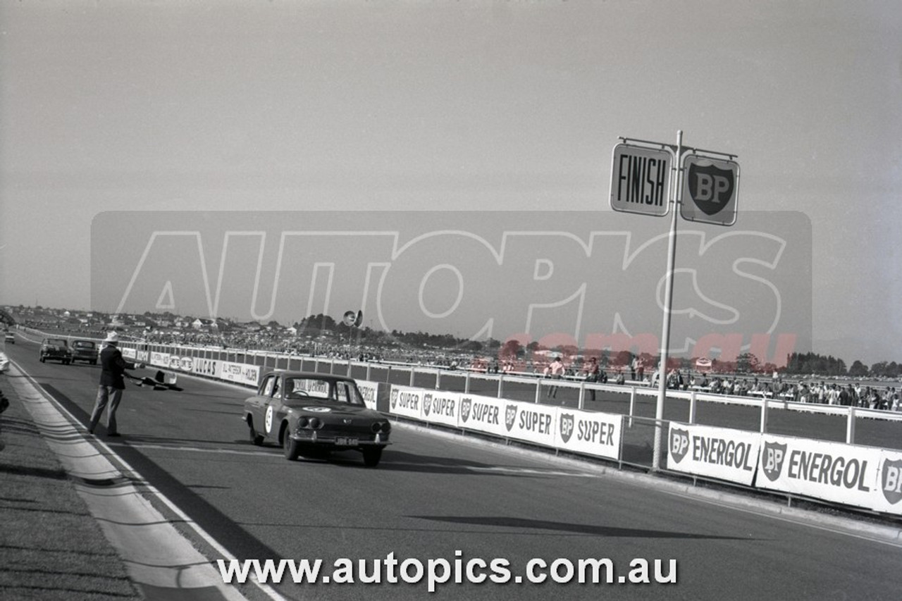 64SA11PD7052 - Dick Thurston and Brian Samposon, Sandown 6 Hour International, 29th November, 1964,  Triumph 2000 - Photographer - Peter D'Abbs
