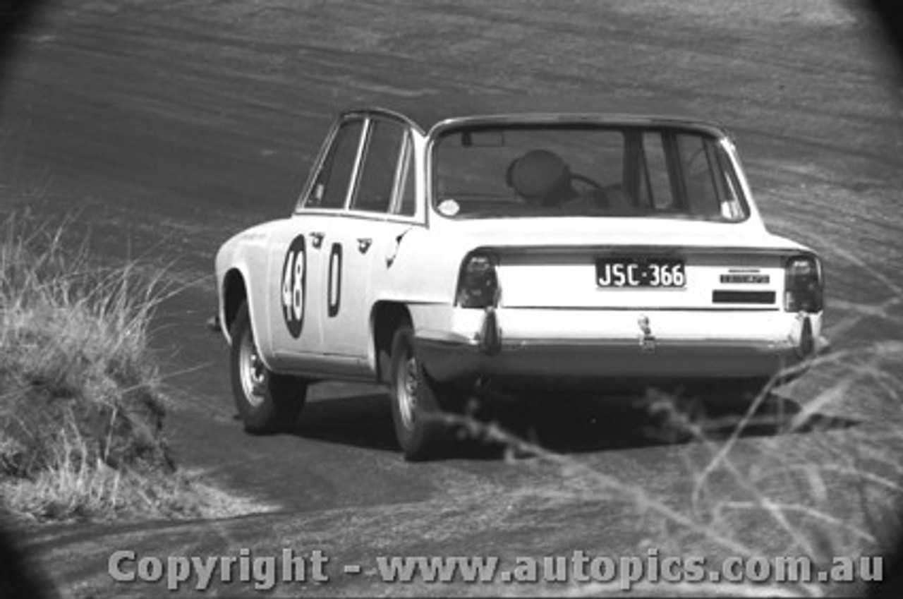 67740 - Sorensen / Young Triumph 2000 -  Bathurst  1967