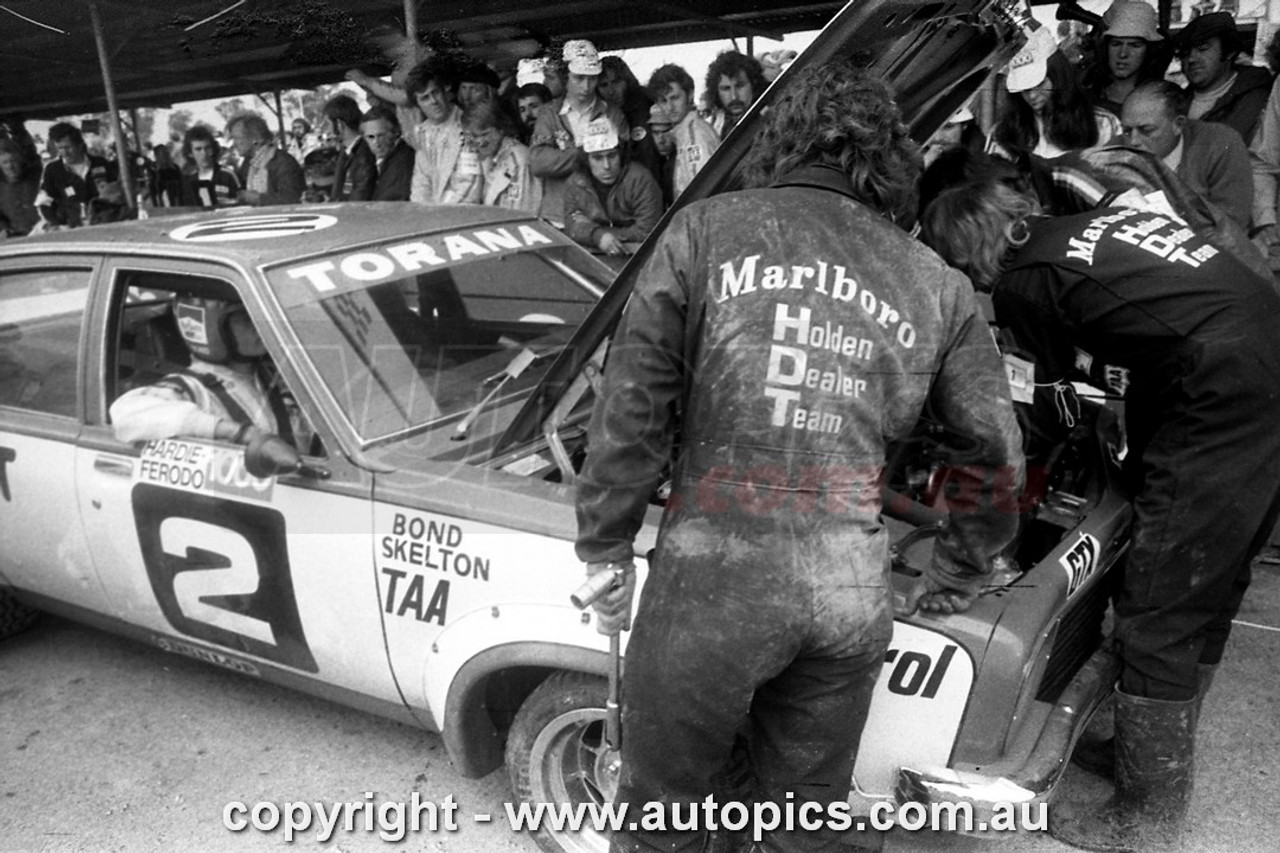 74BA10LR7018 - Colin Bond & Bob Skelton, Hardie Ferodo 1000, Bathurst, 1974,Holden Torana L34 
