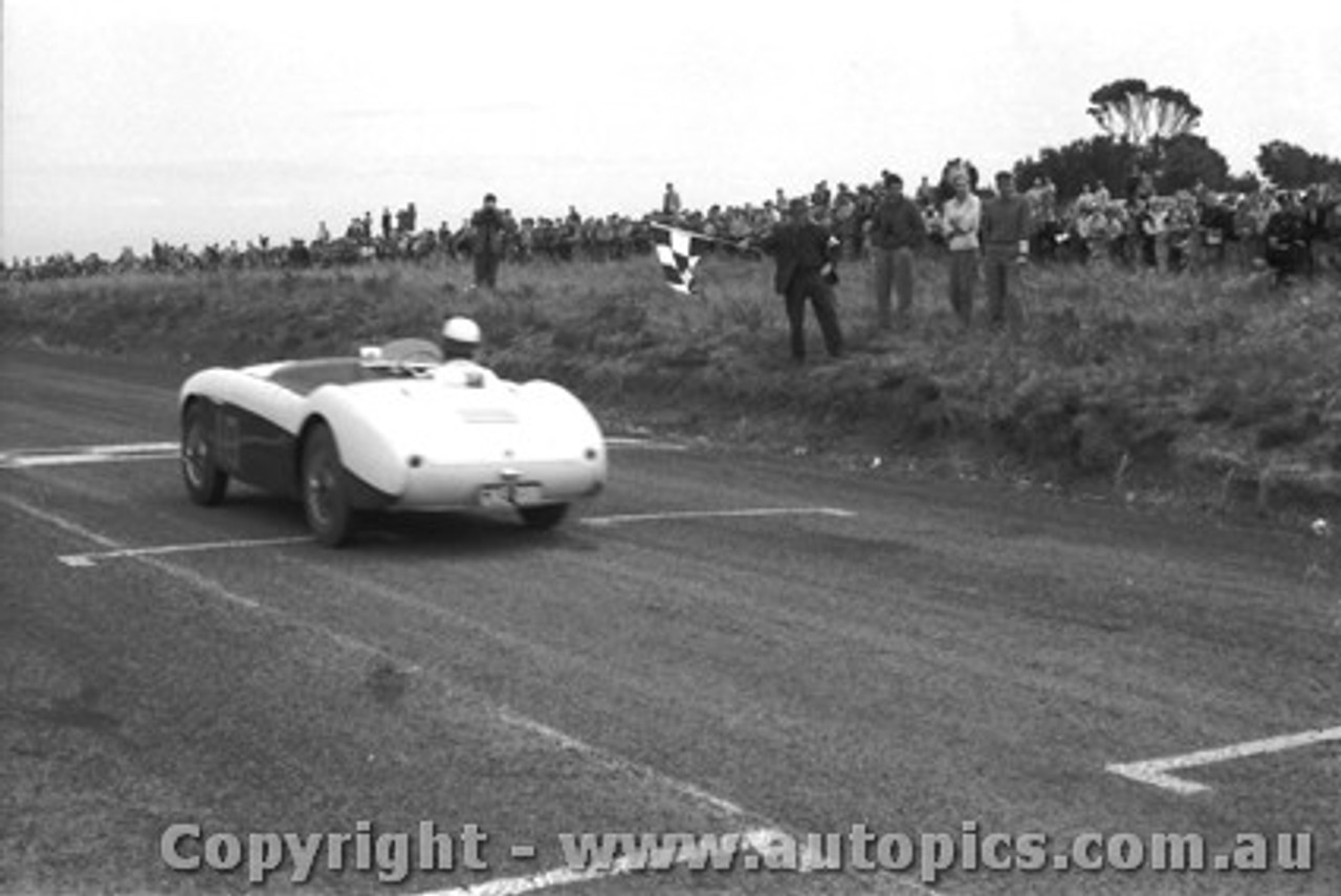 57413 - J. Roxburgh Austin Healey 100S -  Phillip Island 26th December 1957