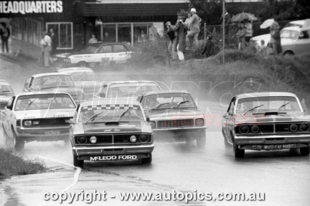 72AM003LR7006 - Start Of Race, National Open Meeting, Amaroo Park Raceway,  5th March, 1972 - Photographer - Lance J Ruting