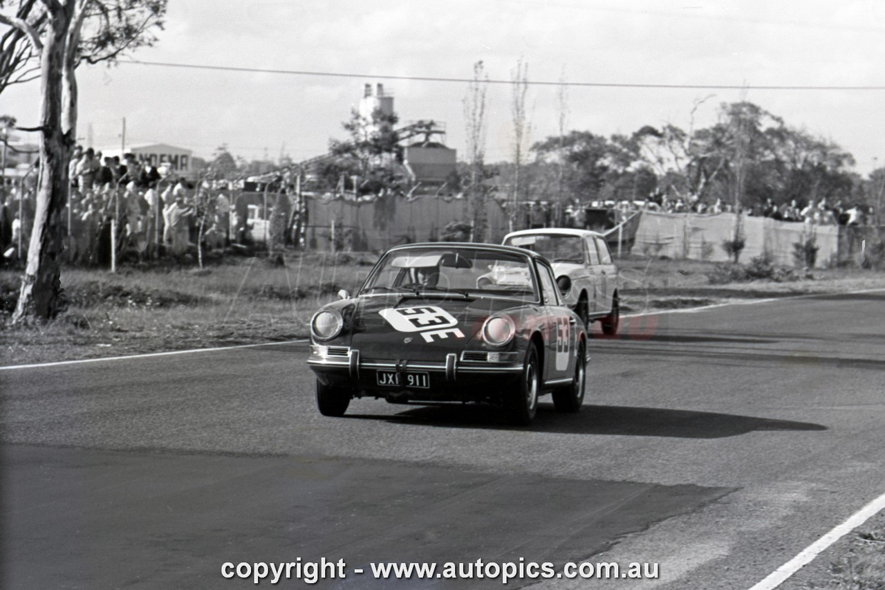 68SA09PD7013 - Alan Hamilton & Tony Jones , Three Hour Datsun Trophy Race, Sandown, 15th September, 1968, Third Place, Porsche 911 Sportmatic - Photographer Peter D Abbs