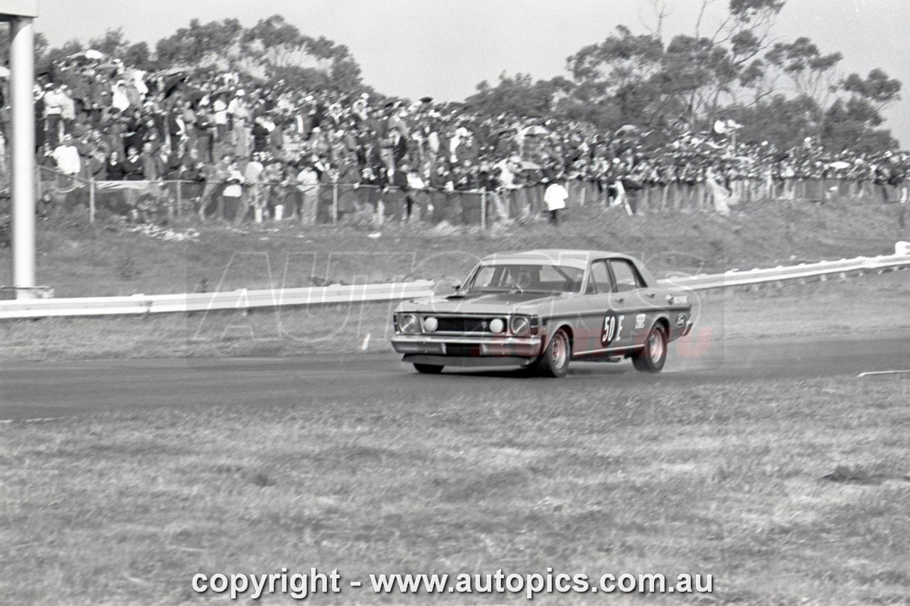 70SA09PD7011 - Allan Moffat, Sandown Three Hour 250, Sandown, 13th September, 1970, Ford XW Falcon GTHO Phase II - Photographer Peter D'Abbs