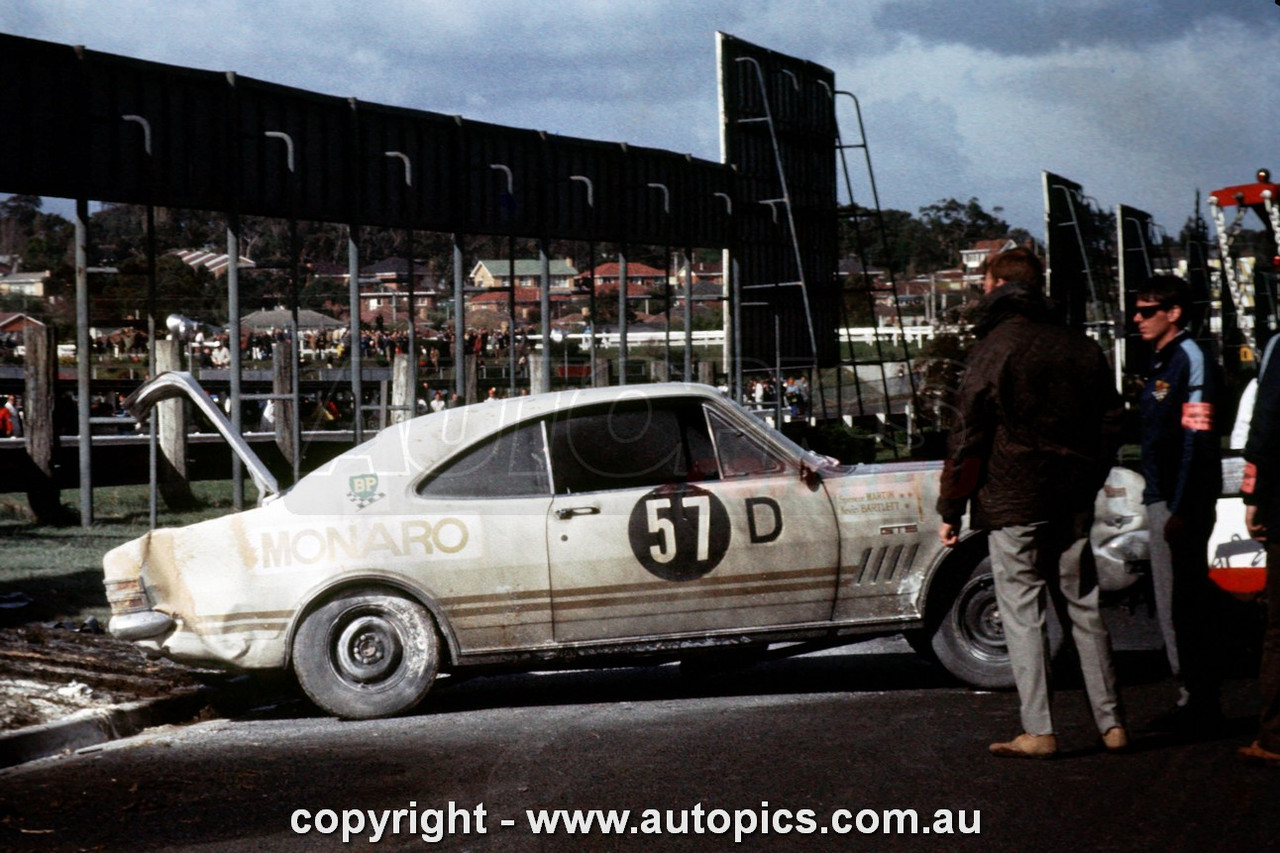 69SA09PD7029 - Spencer Martin & Kevin Bartlett, Sandown Three Hour Datsun Trophy Race, Sandown, 14th September, 1969, Holden HT Monaro GTS 350 - Photographer Peter D'Abbs