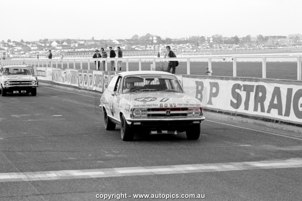 71SA09PD7016 - Colin Bond, Sandown Three Hour 250, Sandown, 12th September, 1971, Holden LC Torana GTR XU-1- WINNER - Photographer Peter D'Abbs