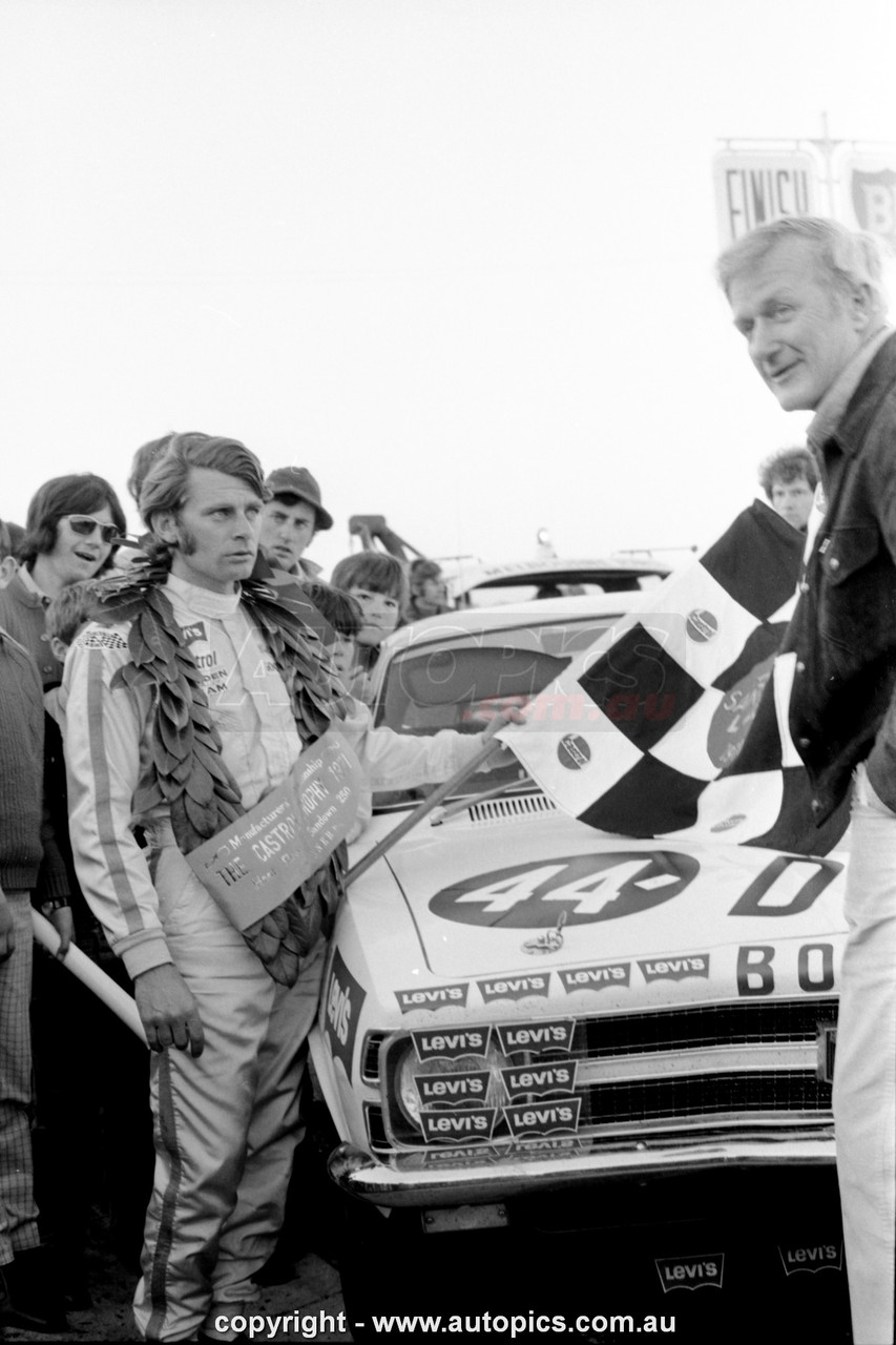 71SA09PD7013 - Colin Bond, Sandown Three Hour 250, Sandown, 12th September, 1971, Holden LC Torana GTR XU-1 - WINNER - Photographer Peter D'Abbs