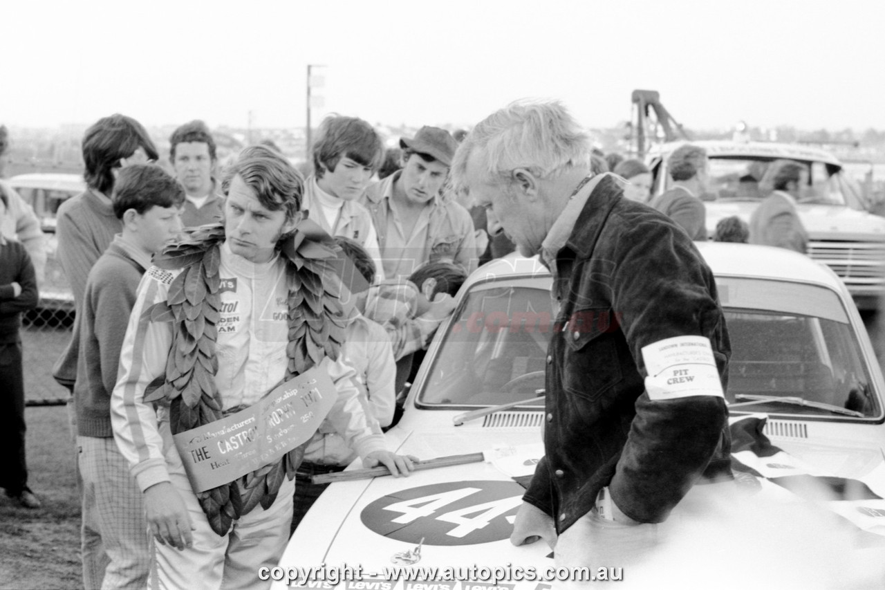 71SA09PD7027 - Colin Bond, Sandown Three Hour 250, Sandown, 12th September, 1971, Holden LC Torana GTR XU-1 - WINNER - Photographer Peter D'Abbs