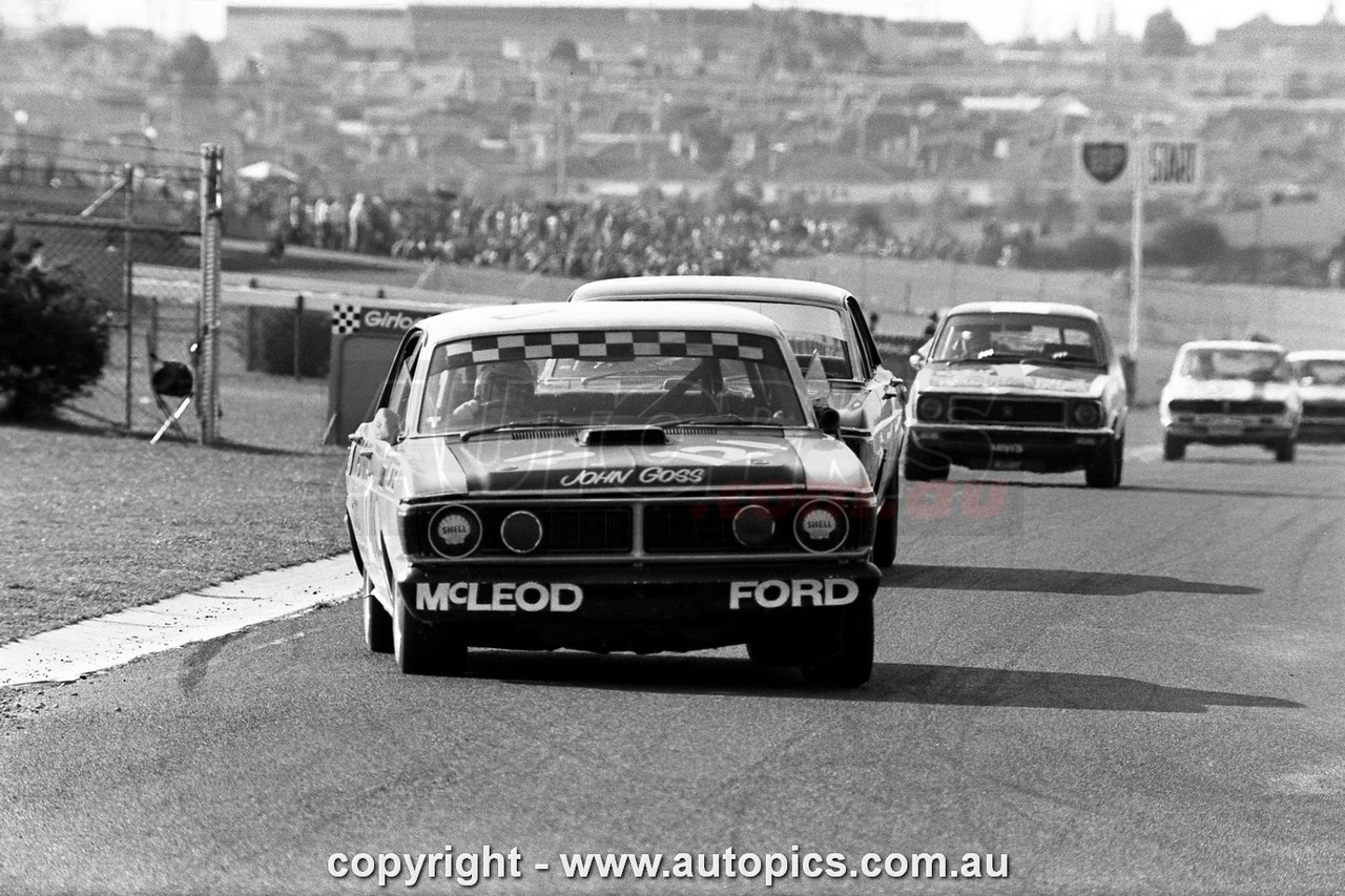 72SA09PD7008 - John Goss, Sandown Three Hour 250, Sandown, 10th September, 1972, Ford XY Falcon GTHO Phase III - Photographer Peter D'Abbs