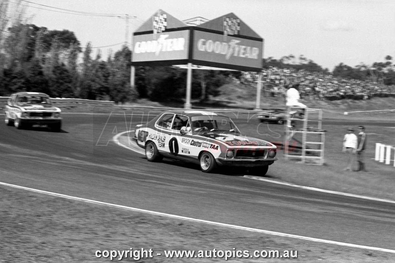 73SA09PD7012 - Peter Brock, Sandown Three Hour 250, Sandown, 9th September, 1973, Holden Torana LJ GTR XU-1 - Photographer Peter D'Abbs