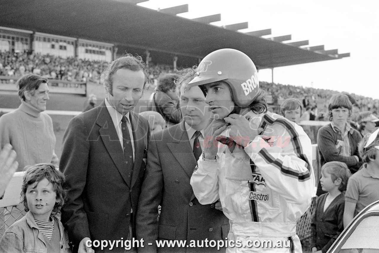 73SA09PD7017 - Peter Brock, Sandown Three Hour 250, Sandown, 9th September, 1973, Holden Torana LJ GTR XU-1 - Photographer Peter D'Abbs